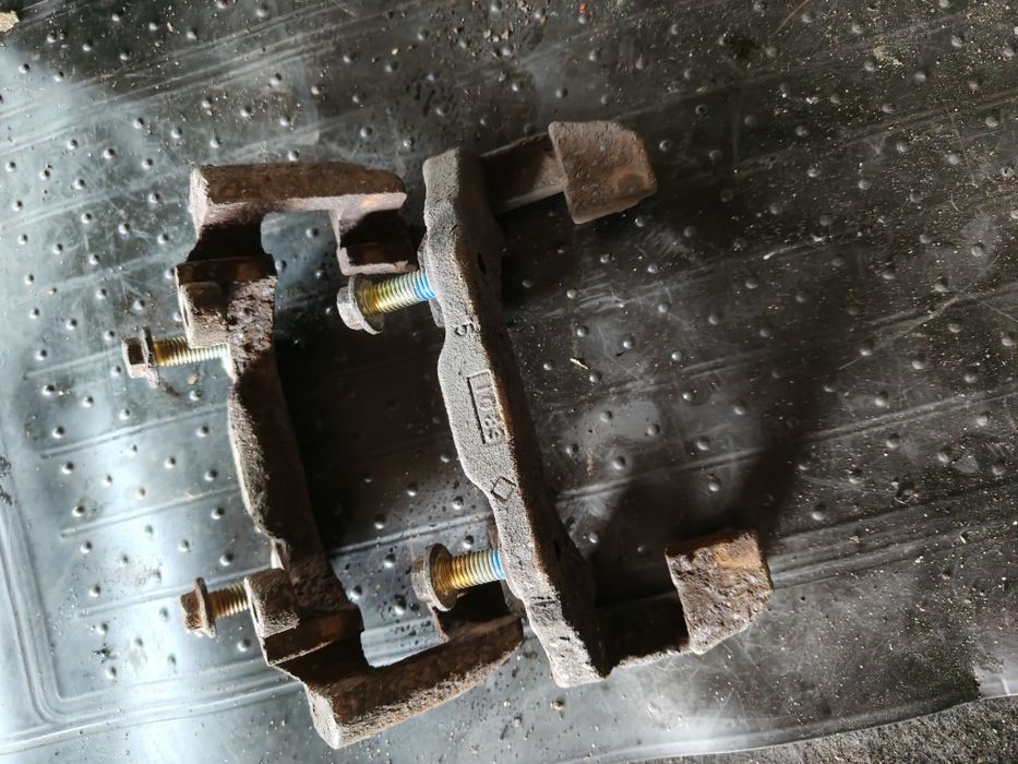 Jarzmo przód jarzma lewe prawe Ford Fiesta mk6 benzyna