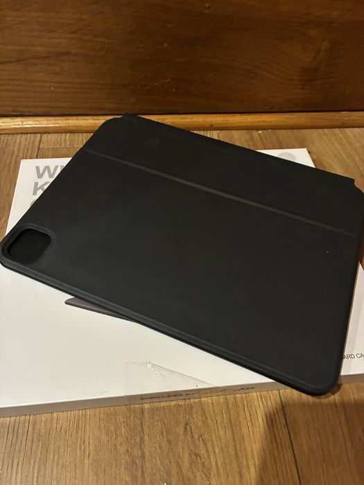 Чохол для планшета з бездротовою клавіатурою