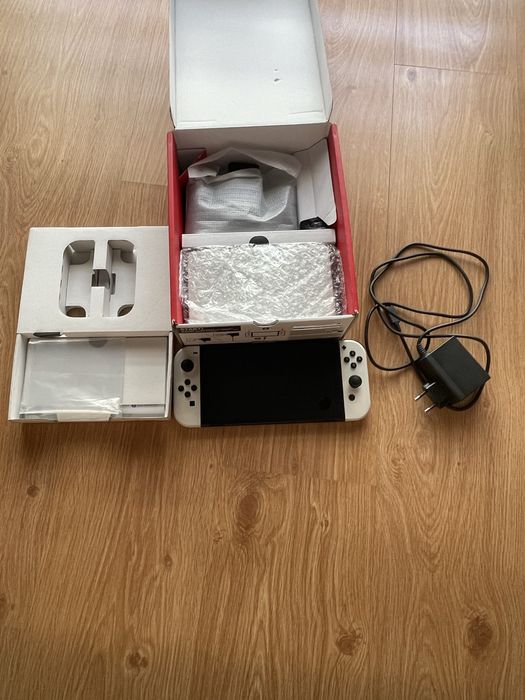 Nitendo Switch Oled DESBLOQUEADA NOVA!!!