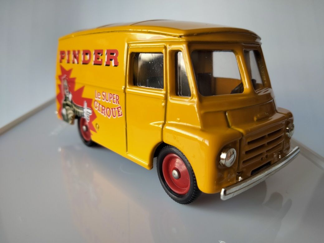 1/64 Morris LD150 Van "Pinder" - 1959 (Corgi)