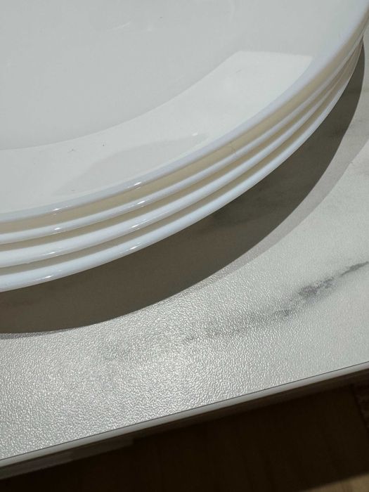 Conjunto de 4 Pratos Grandes e 4 Tigelas Brancas – Grátis