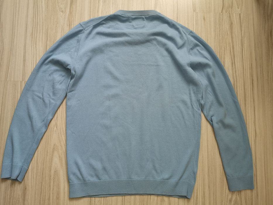 Niebieski męski sweter GUESS rozmiar L