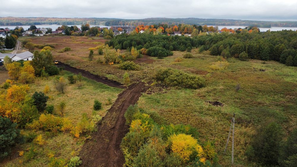 Urokliwa działka w Charzykowach – blisko jeziora, w otoczeniu natury