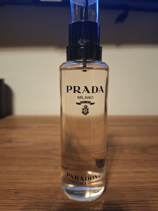 Prada paradoxe virtual flower