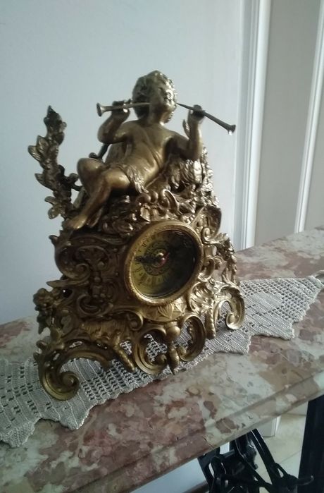 Relógio vintage em bronze,não funciona