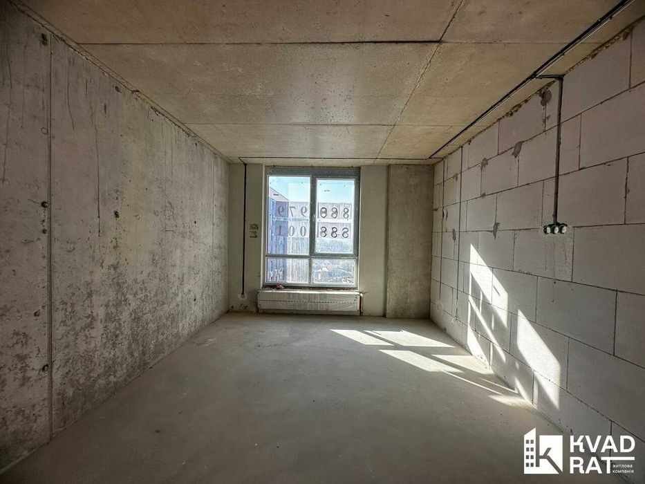 Здана двокімнатна квартира з чорновим ремонтом.