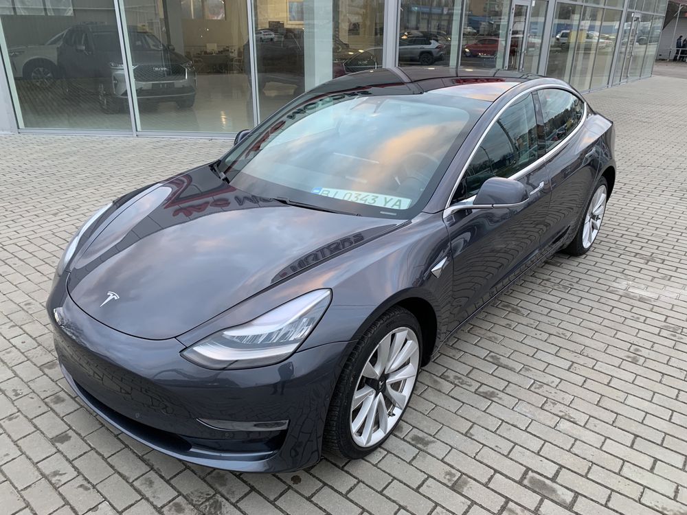 Tesla model 3, 2018 long range