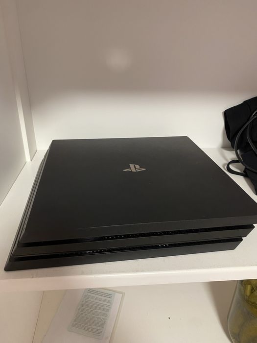 Продам sony ps4 pro 1TB