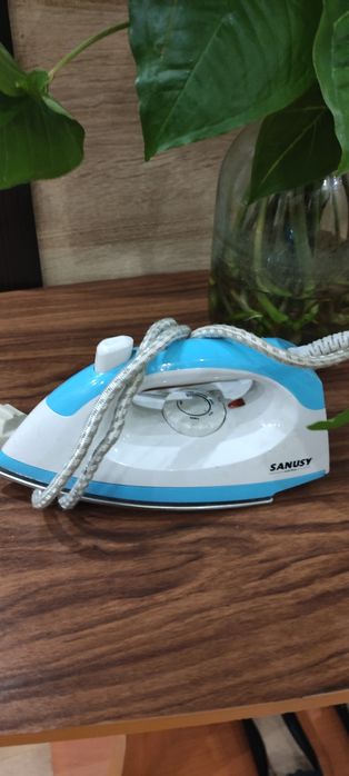 Продам   праску  в хорошому стані