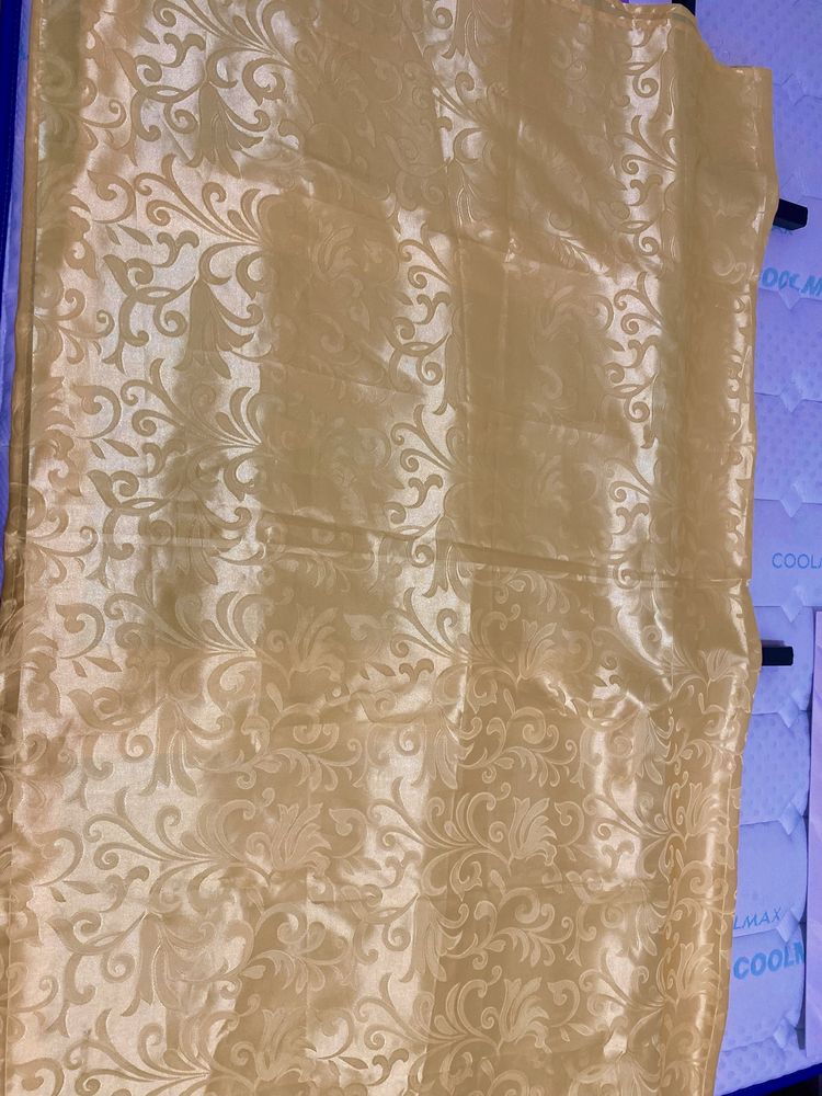 Toalha de mesa impermeável dourada - nunca usada