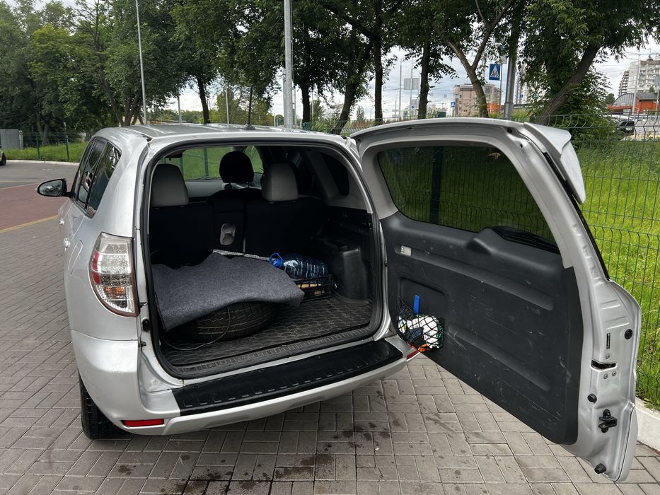 Toyota rav4 ev електромобіль