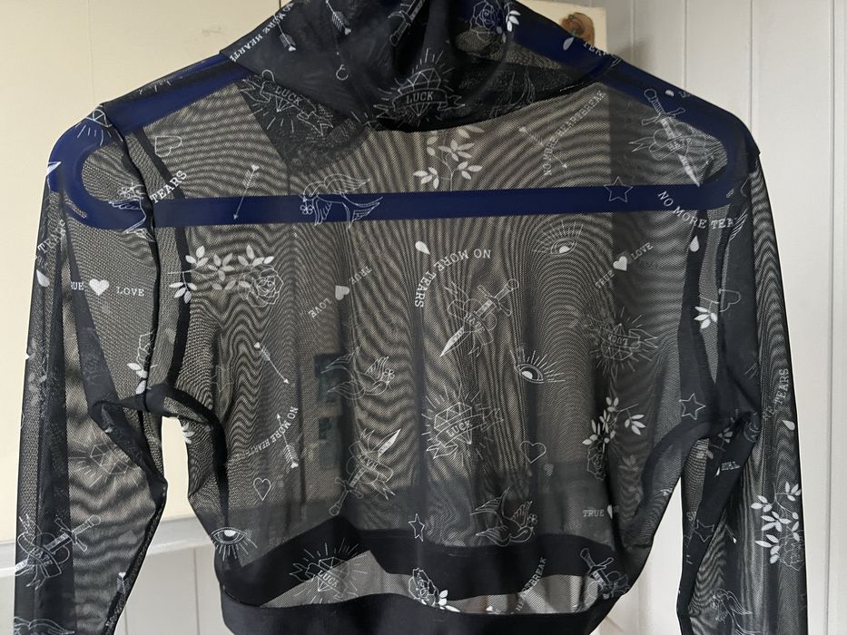 Речі даром. Топ, джинси, сукня