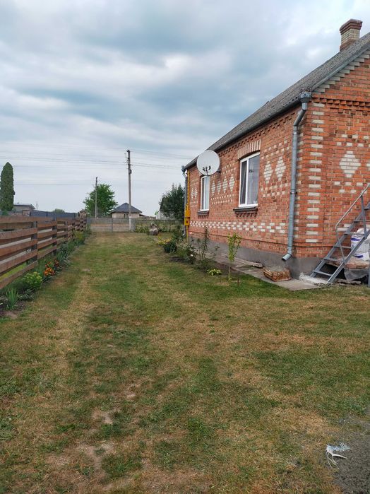 продаж будинку за містом