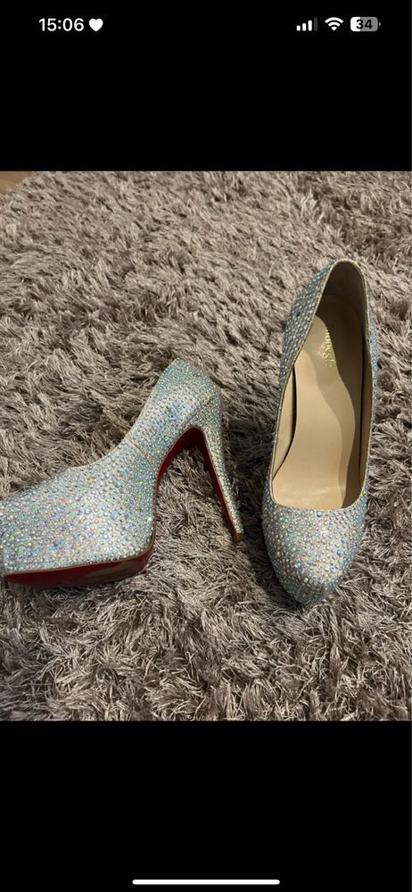 Sapatos de salto