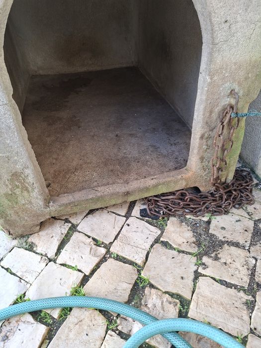 Casota de cimento para cão grande