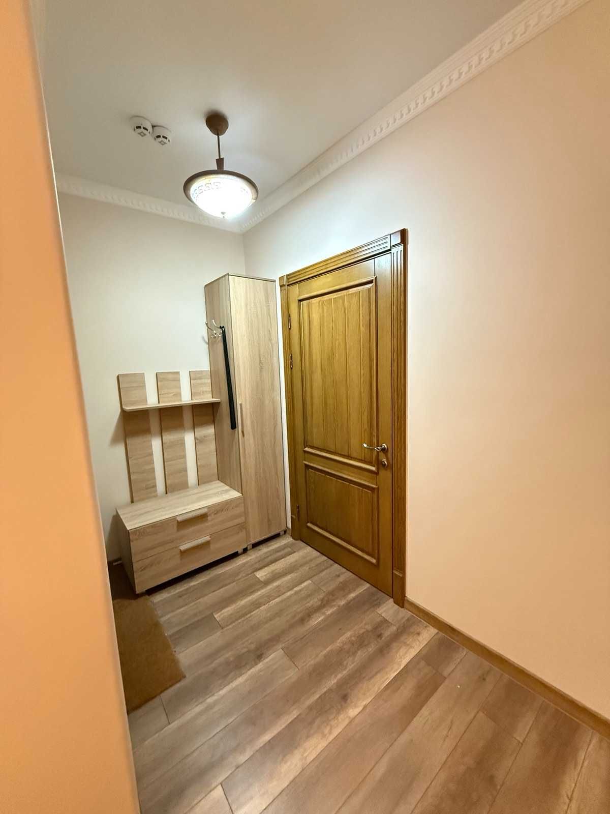Продам квартиру Привокзальна 8