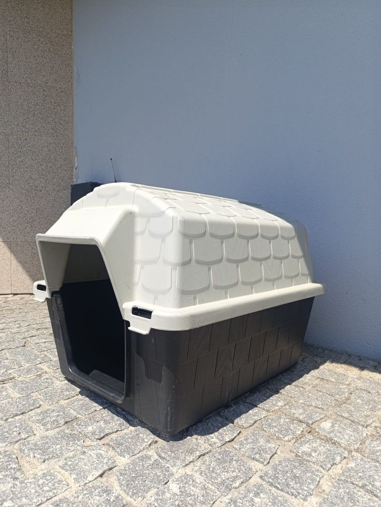 Casota de cão em plástico