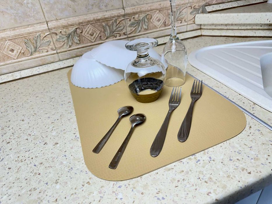 Килимки  ( різних кольорів та розмірів ) для сушіння посуду