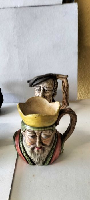 Canecas Antigas de Figuras