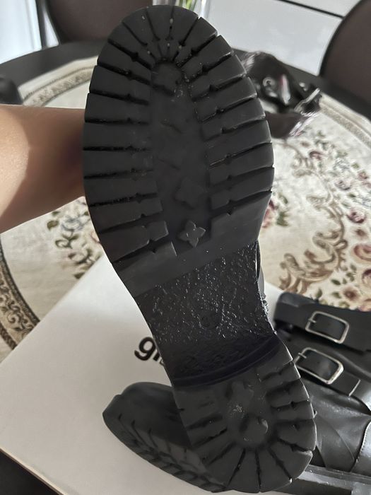 Botki Gino Rossi rozmiar 37