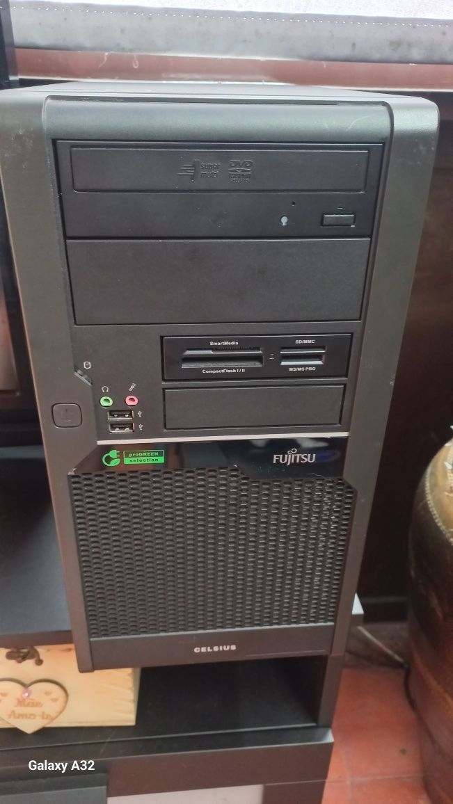 Computador fixo Fujitsu Celsius Core i7