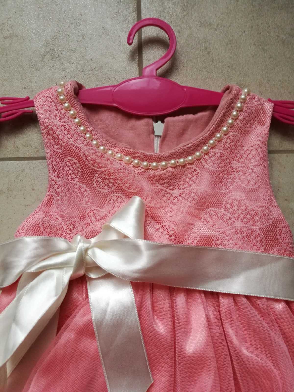 Różowa sukieneczka dla maleństwa firmy Estella rozm ok. 9 m-cy