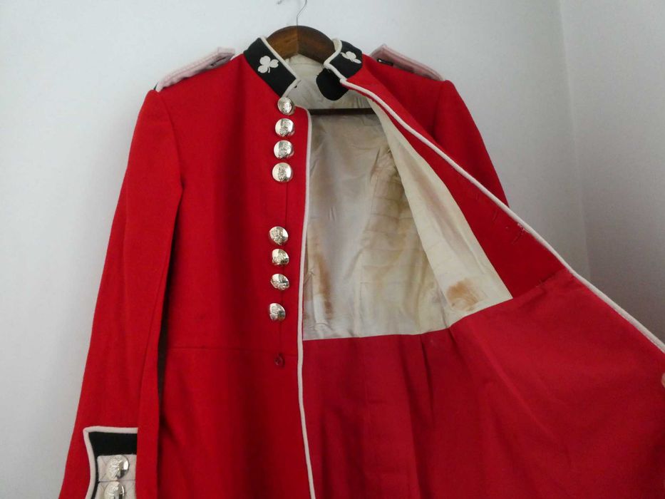 Casaco Militar Britânico da Guarda Irlandesa - Peça de Colecionador
