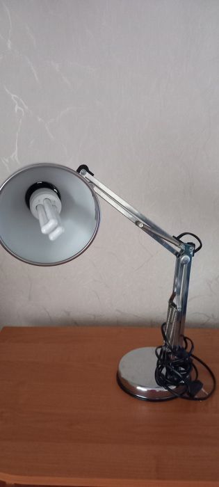 Класична сталева лампа. Підійде як в офіс так і для дому