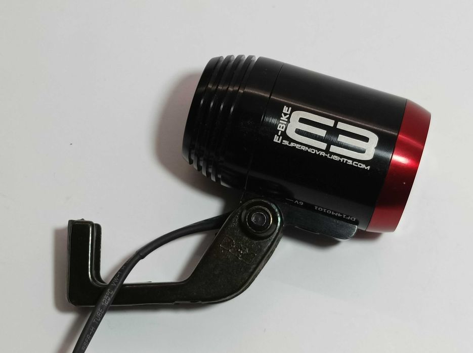 Lampka Supernova E3 E-Bike, dynamo 6V-2.4W czarna/czerwony front