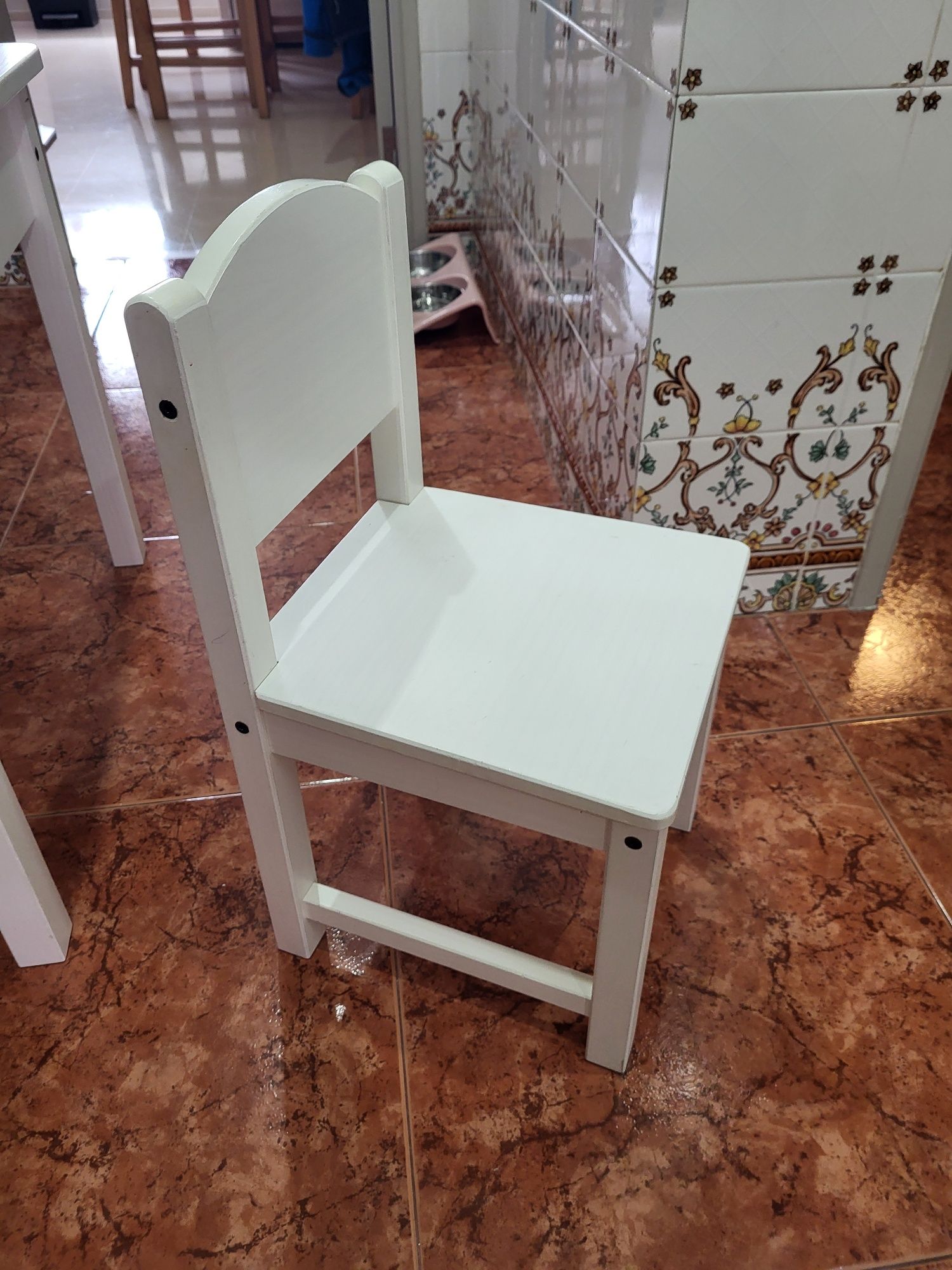 Mesa + cadeira criança madeira c/ arrumação