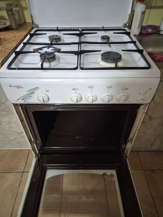 Продам газову плиту гефест