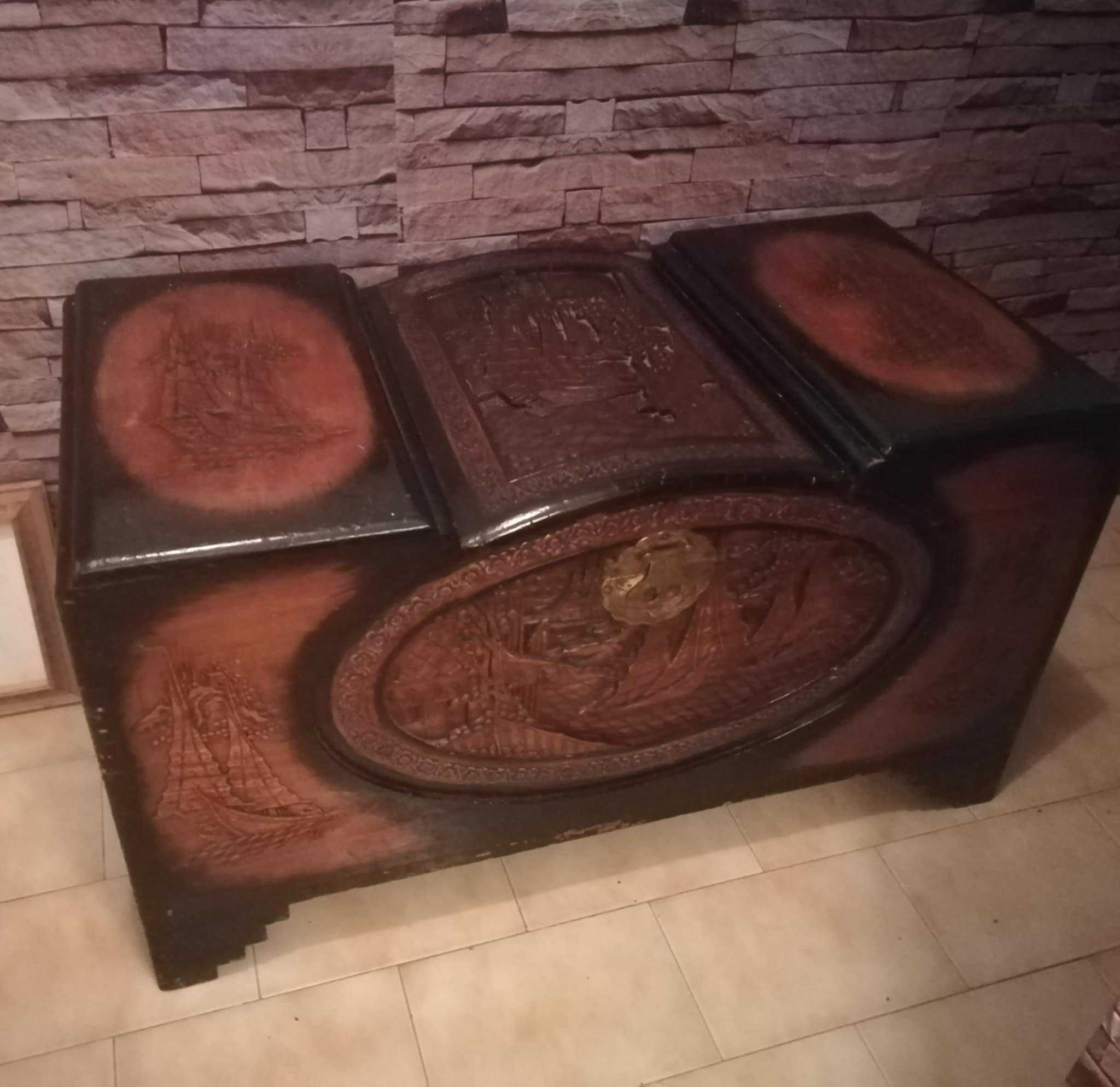 Arca de cânfora toda trabalhada