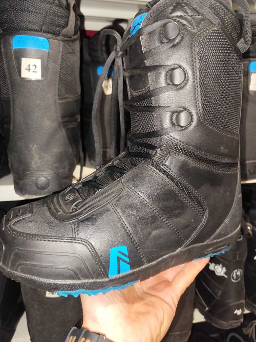 Черевики сноубордичні Nideсker та лижні. Кріплення