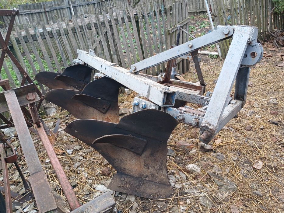 Продам плуг ПЛН 3-35