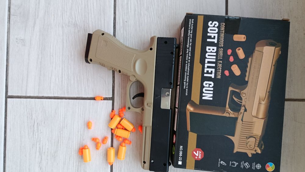 Іграшковий пістолет