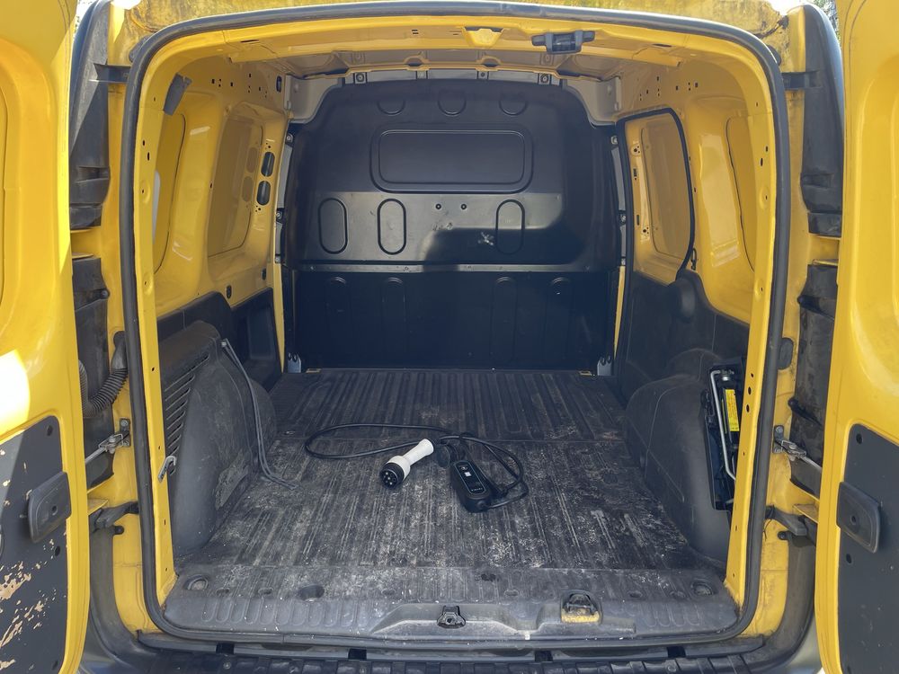 Renault kangoo 33 kWh 230 km zasiegu klima fv 23%