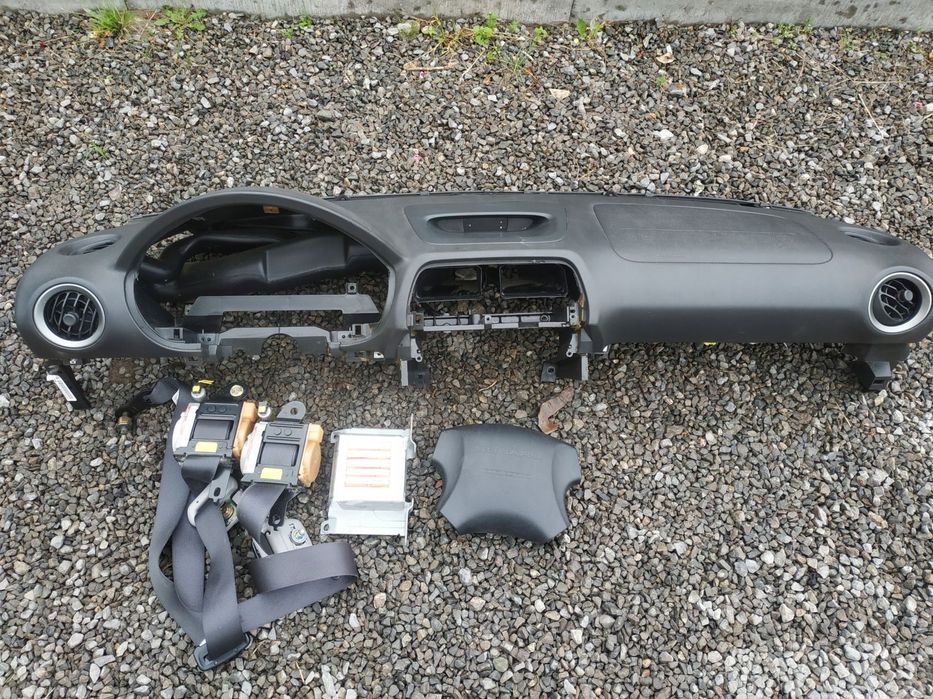 SUBARU IMPREZA GD 2.0 03-DESKA ROZDZIELCZA KONSOLA