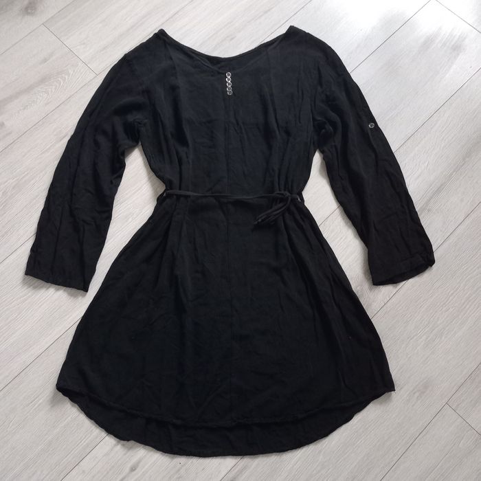 Wiskozowa czarna sukienka gładka klasyczna guziczki pasek S 36 8