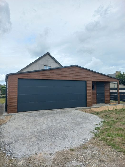 Garaż blaszany blaszak nowoczesny wygląd drewnopodobny