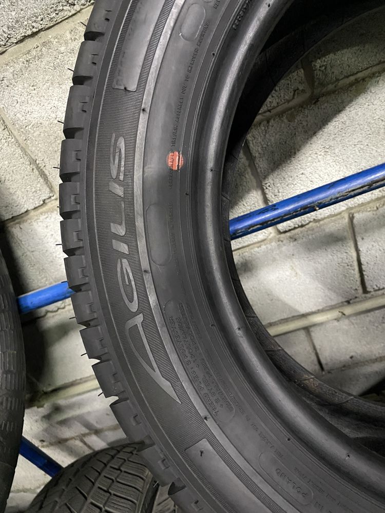 Літні шини 215/60 R17C MICHELIN