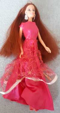 Extra lalka w długiej różowej sukience