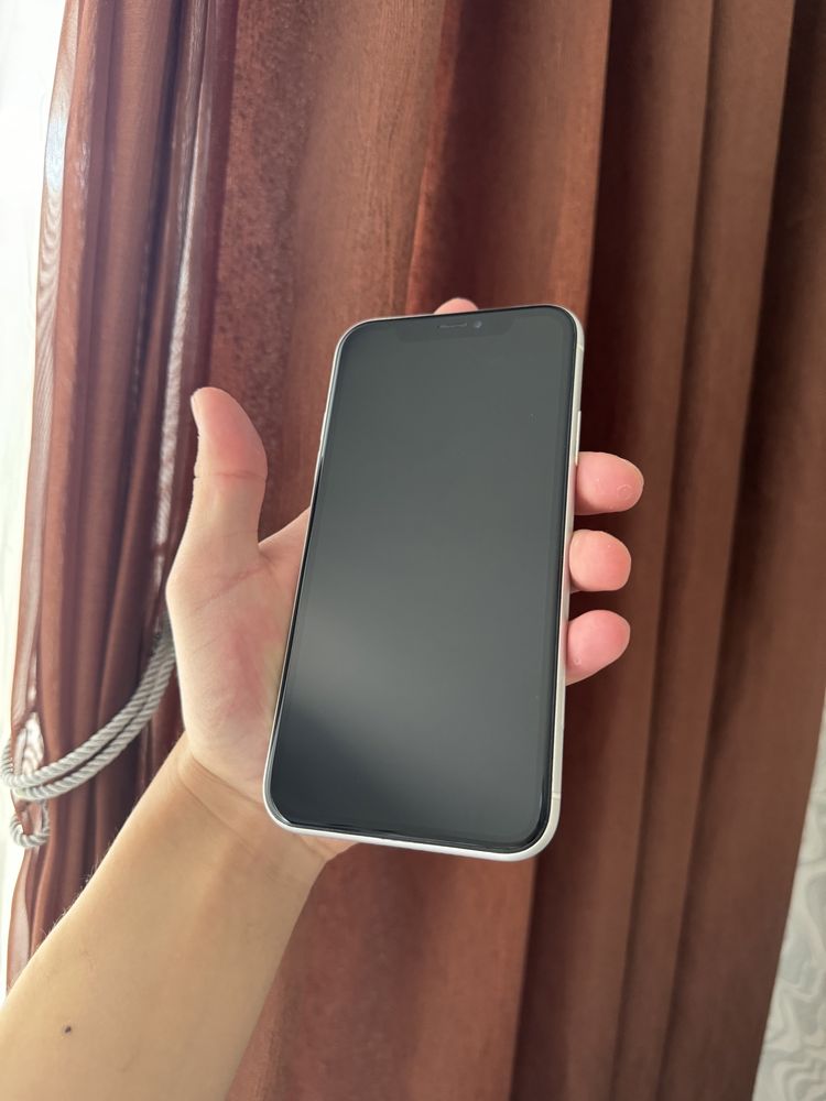 Продам iPhone XR 64GB White Neverlock