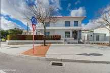 Moradia T6 remodelada - Linda-a-Velha