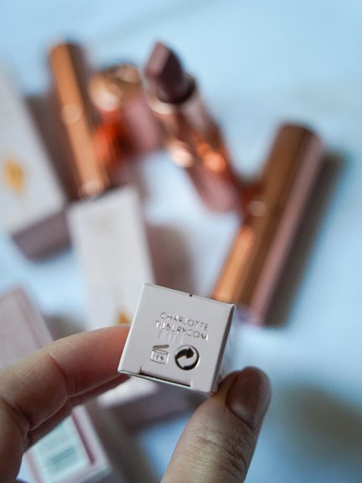 Помада Charlotte Tilbury matte revolution pillow talk