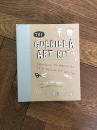 Książka po angielsku „The guerilla art kit” autorki Keri Smith