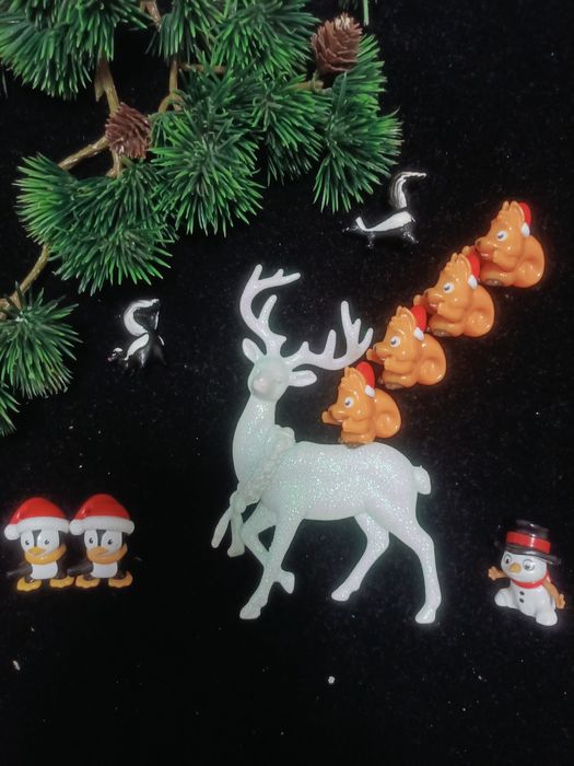 Кіндер сюрпризи новорічні.