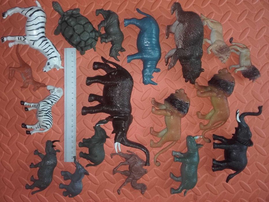 Ponad 100 szt zwierzęta figurki różne safari sawanna i inne