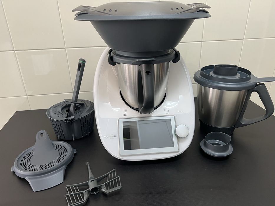 Vendo Bimby TM6 com copo extra e restantes acessórios incluídos
