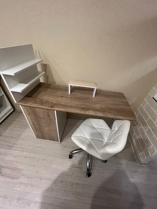 Стіл для манікюру бу