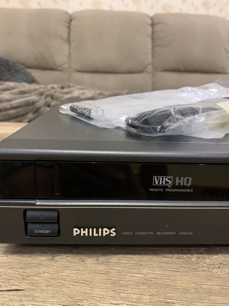 НОВИЙ Відеомагнітофон Phillips VR6349/95S